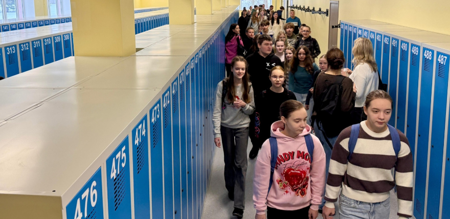 Jaunā garderobe Līvānu 1. vidusskolā liek justies kā ārzemju filmā