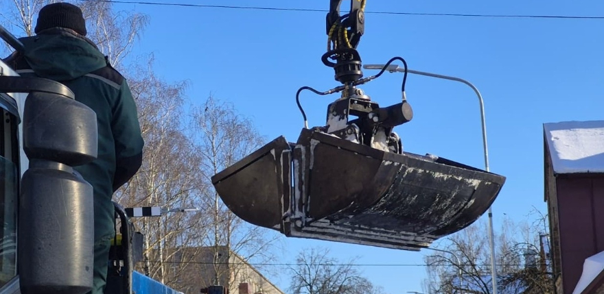 Sniega izve&scaron;anas dēļ iedzīvotājiem jārēķinas ar satiksmes ierobežojumiem (SHĒMA)