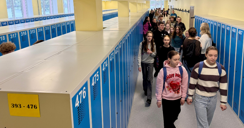 Jaunā garderobe Līvānu 1. vidusskolā liek justies kā ārzemju filmā