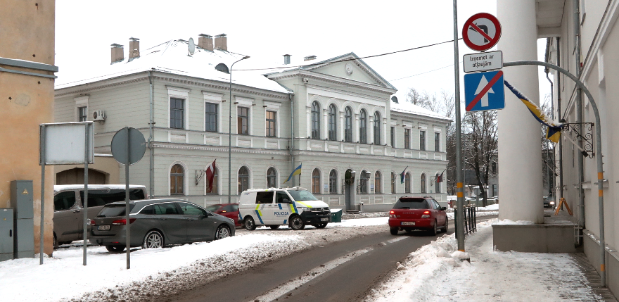 Jēkabpils domes deputāti balso par dokumentu, ar kuru nav iepazinu&scaron;ies