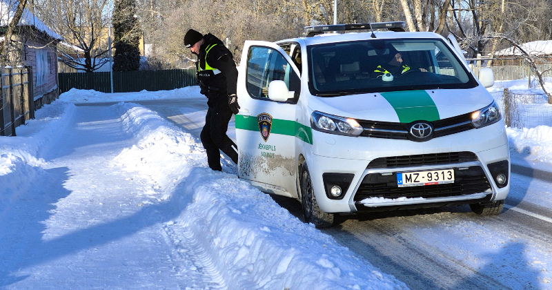 Jēkabpils novada Pa&scaron;valdības policija aicina ziņot par klaiņojo&scaron;iem dzīvniekiem
