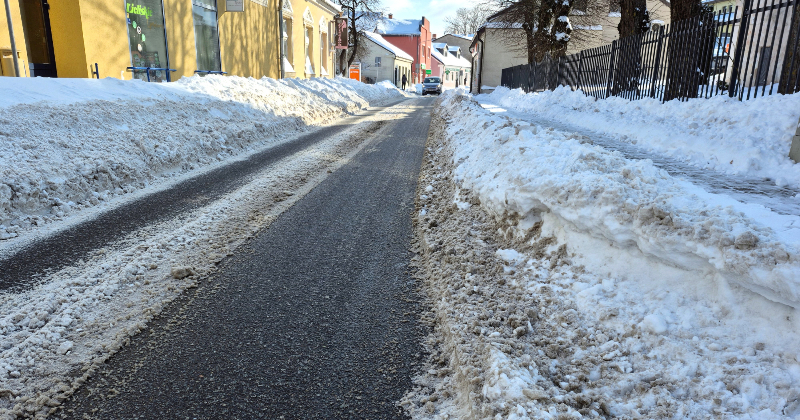 Naktī uz 18. februāri neatstāj auto Brīvības ielas labajā malā!