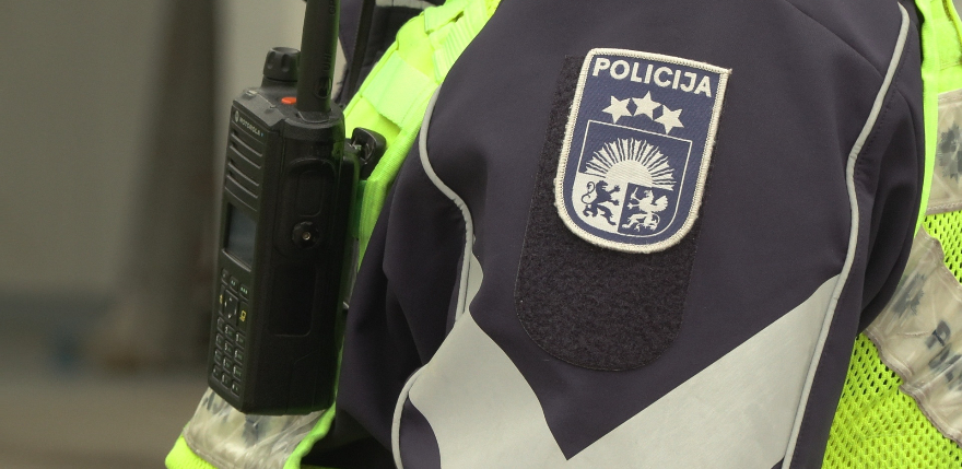 Jēkabpilī  pie &ldquo;BMW&rdquo; stūres sēžas jauniete bez tiesībām