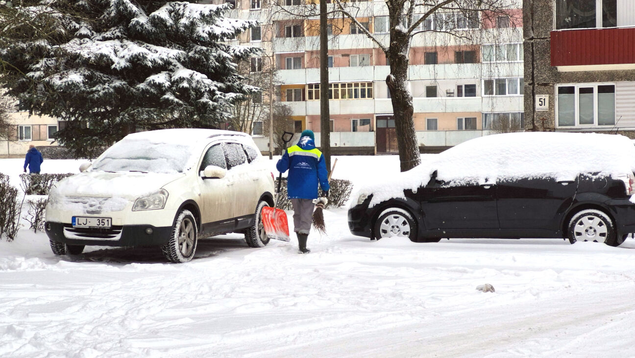 Jēkabpilieša sūdzība par neizbraucamu stāvlaukumu liek pašvaldībai rīkoties