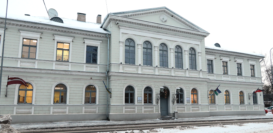 Vietvara dod &ldquo;zaļo gaismu&rdquo; vecāku piketam par skolu slēg&scaron;anu