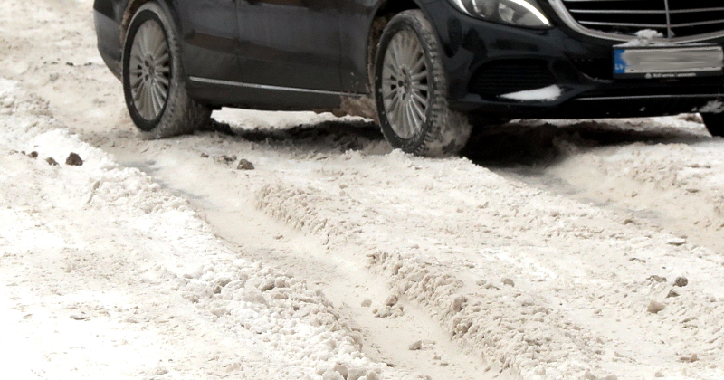 Tīrīs stāvlaukumus Brīvības, Kaļķu, Jaunā, Viestura ielā un Draudzības alejā