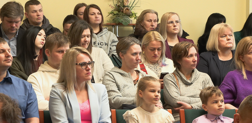 Demokrātija ir mirusi, lai dzīvo demokrātija!