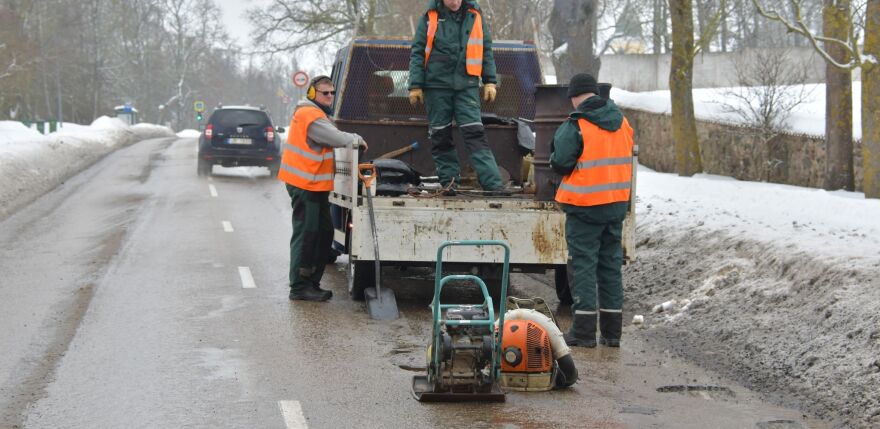 Bedres uz Jēkabpils ielām vairojas &ndash; vietvara apsekojusi bīstamākos posmus