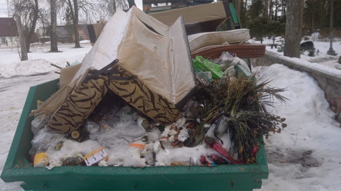 Pārkāpumu dēļ Jēkabpils kapos varētu samazināt konteineru izvietojumu