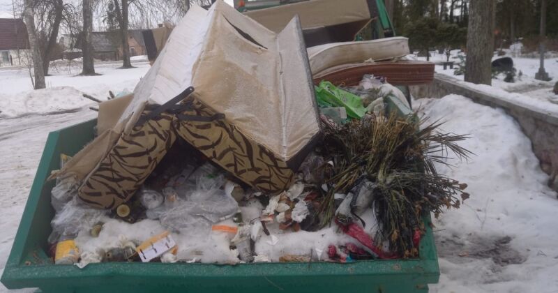 Pārkāpumu dēļ Jēkabpils kapos varētu samazināt konteineru izvietojumu