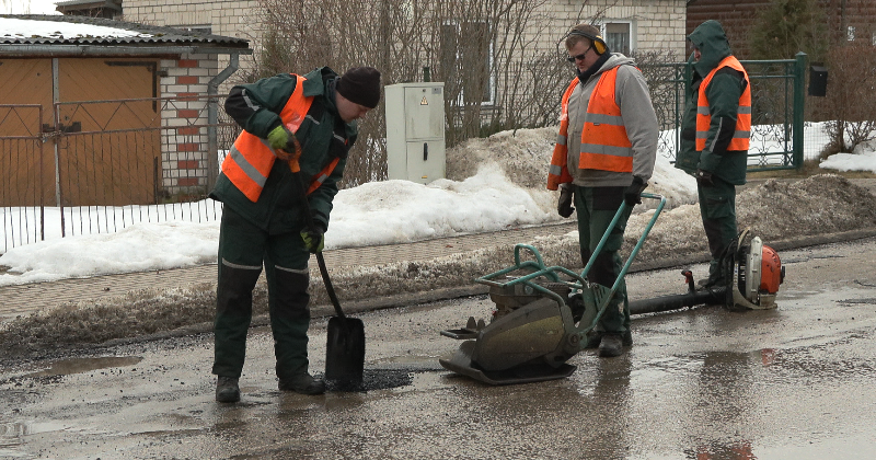 Jēkabpilī aizlāpa bīstamākās bedres un plāno Rīgas ielas atjauno&scaron;anu