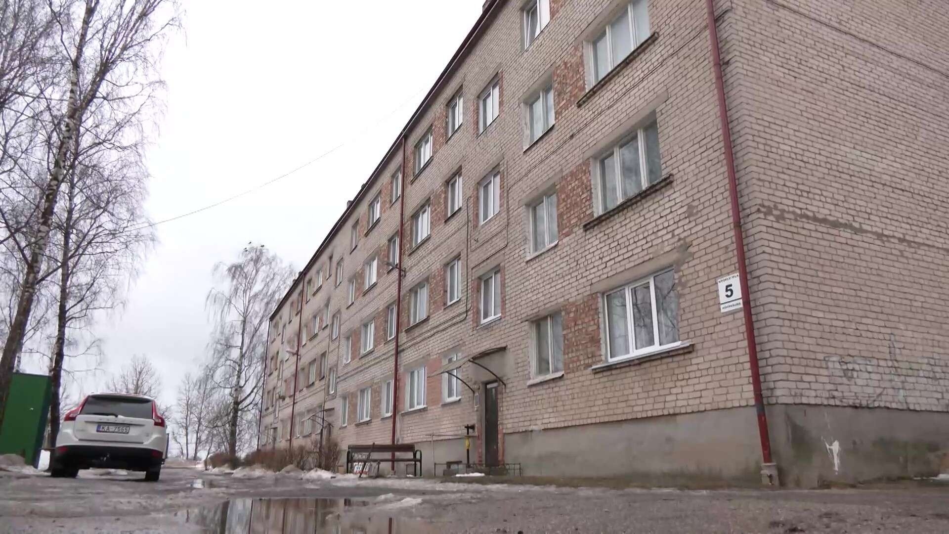 Ķieģeļu ielas iedzīvotājus satrauc jandāliņi un alkohola lieto&scaron;ana kaimiņu dzīvoklī