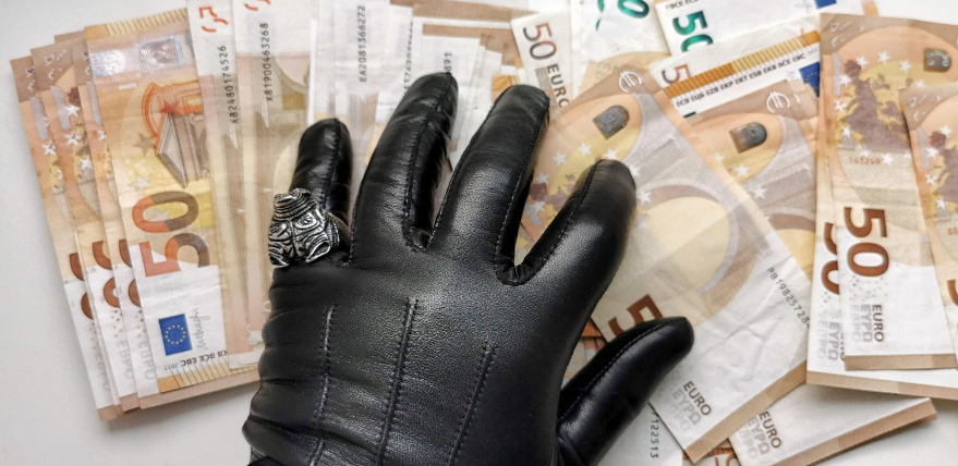 Mazzalves pagastā no saimniecības nozagta prāva naudas summa