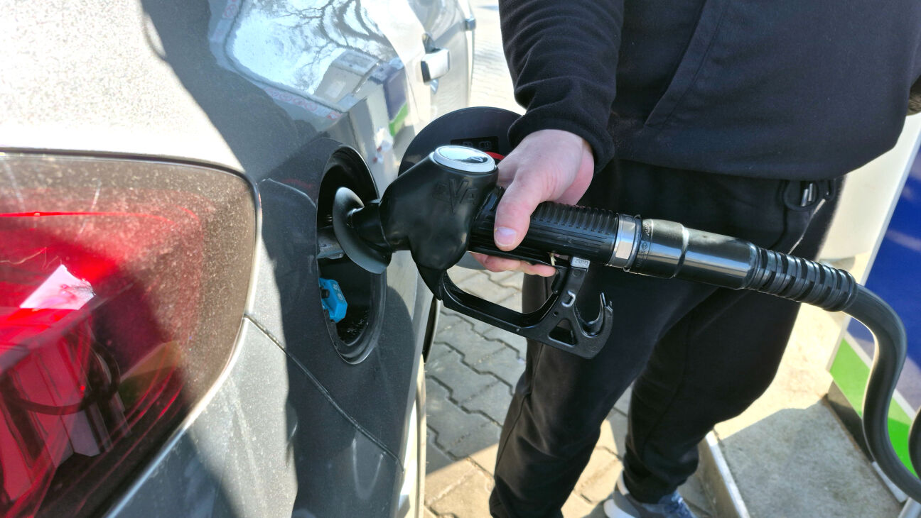 Tas nav normāli – Jēkabpilī sastaptie autovadītāji par degvielas cenām