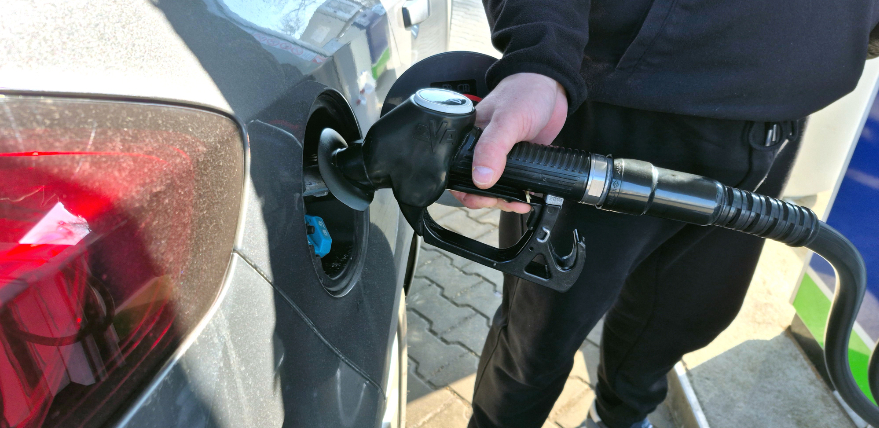 Tas nav normāli &ndash; Jēkabpilī sastaptie autovadītāji par degvielas cenām