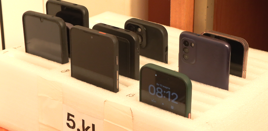 Skolās papla&scaron;inās telefonu lieto&scaron;anas ierobežojumus &ndash; Salā uz pārmaiņām raugās pozitīvi