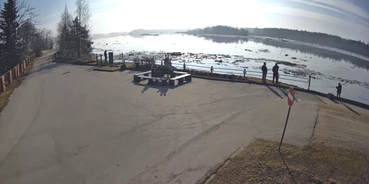 Pļaviņās vienā Daugavas posmā izgājis ledus – citviet saglabājas sastrēgums