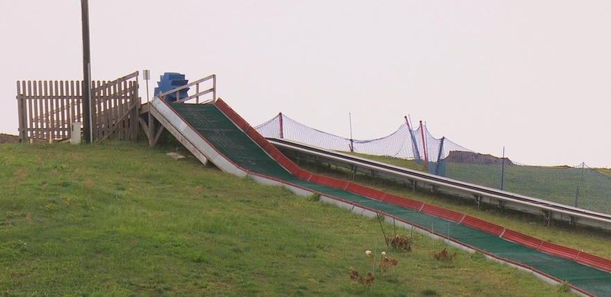 Slēdz Jēkabpils Mežaparka kamer&scaron;ļūk&scaron;anas trasi