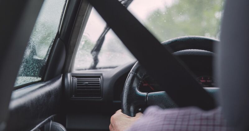 Jēkabpilī jaunietis pie stūres sēdies alkohola reibumā 