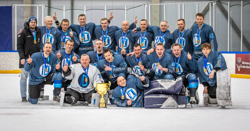 Jēkabpils novada atklātajā hokeja čempionātā laurus plūc &ldquo;Logi un durvis&rdquo;