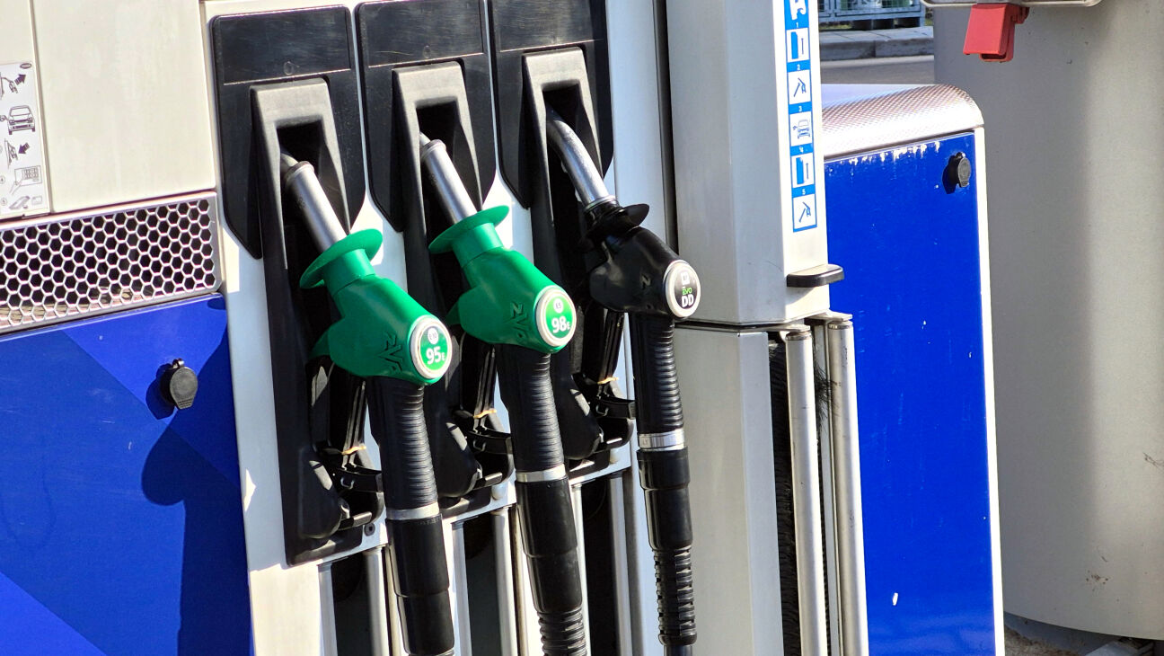 Saeima uz trīs mēnešiem samazina akcīzes nodokli dīzeļdegvielai