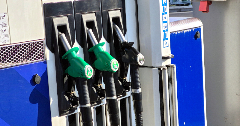 Saeima uz trīs mēne&scaron;iem samazina akcīzes nodokli dīzeļdegvielai