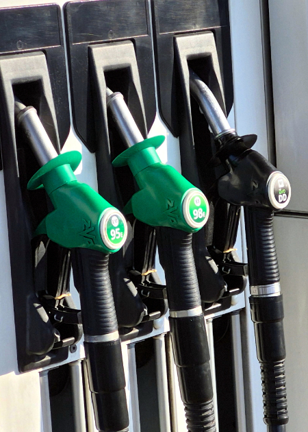 Saeima uz trīs mēne&scaron;iem samazina akcīzes nodokli dīzeļdegvielai