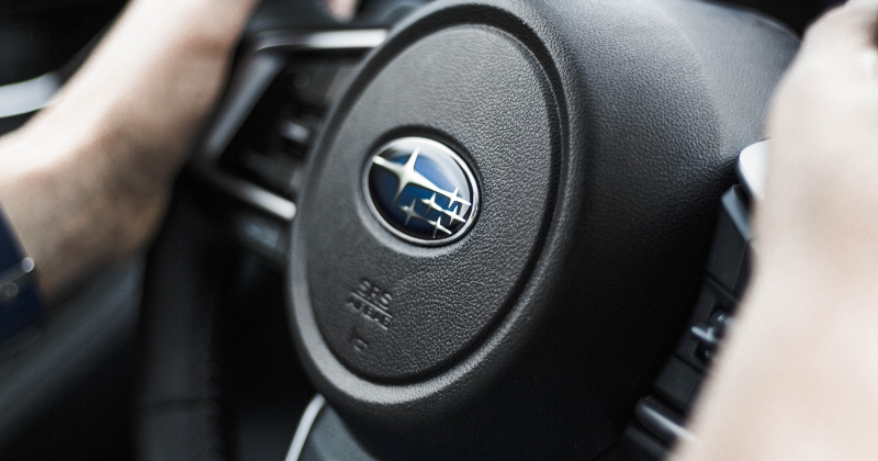 Līvānos autovadītājs iebrauc kokā