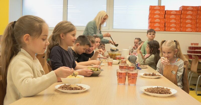 SIA &ldquo;Bezdelīgas 3&rdquo; saņem balvu par Jēkabpils skolu ēdinā&scaron;anu