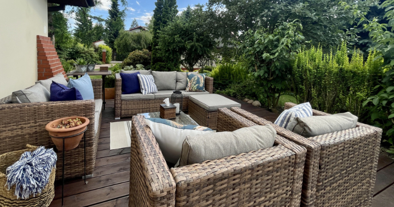 Poliratāna dārza mēbeles: ko par tām vajadzētu zināt katram mājas saimniekam