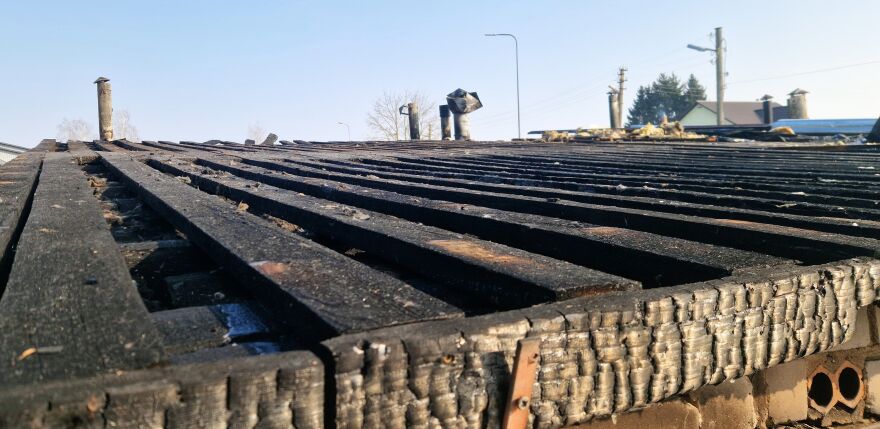 Zemgales ielā Līvānos nodeg 10 garāžas