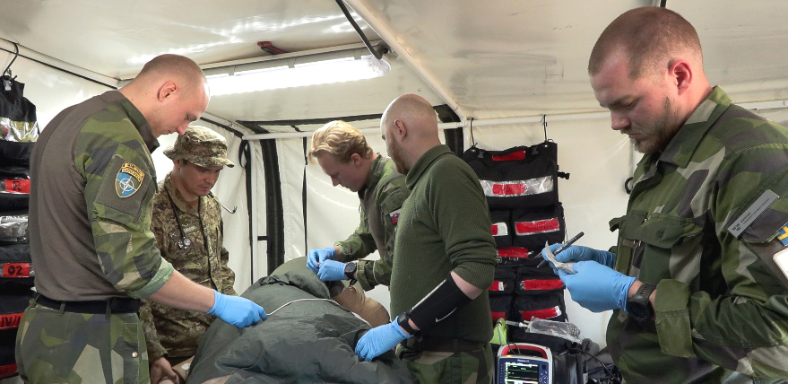 Karavīri Krustpils pagastā trenē medicīniskās evakuācijas spējas