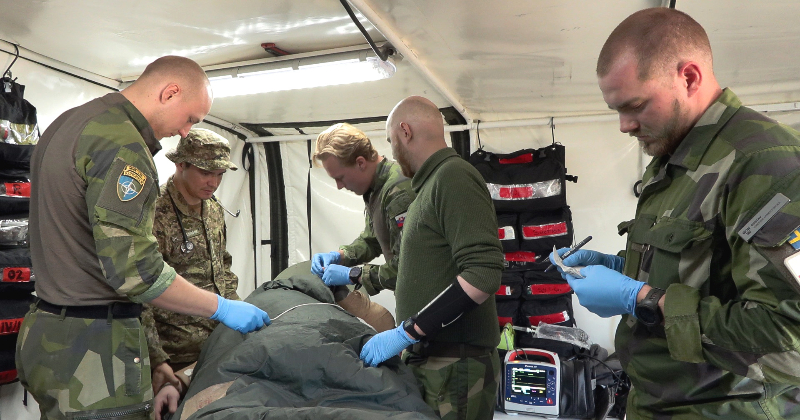 Karavīri Krustpils pagastā trenē medicīniskās evakuācijas spējas