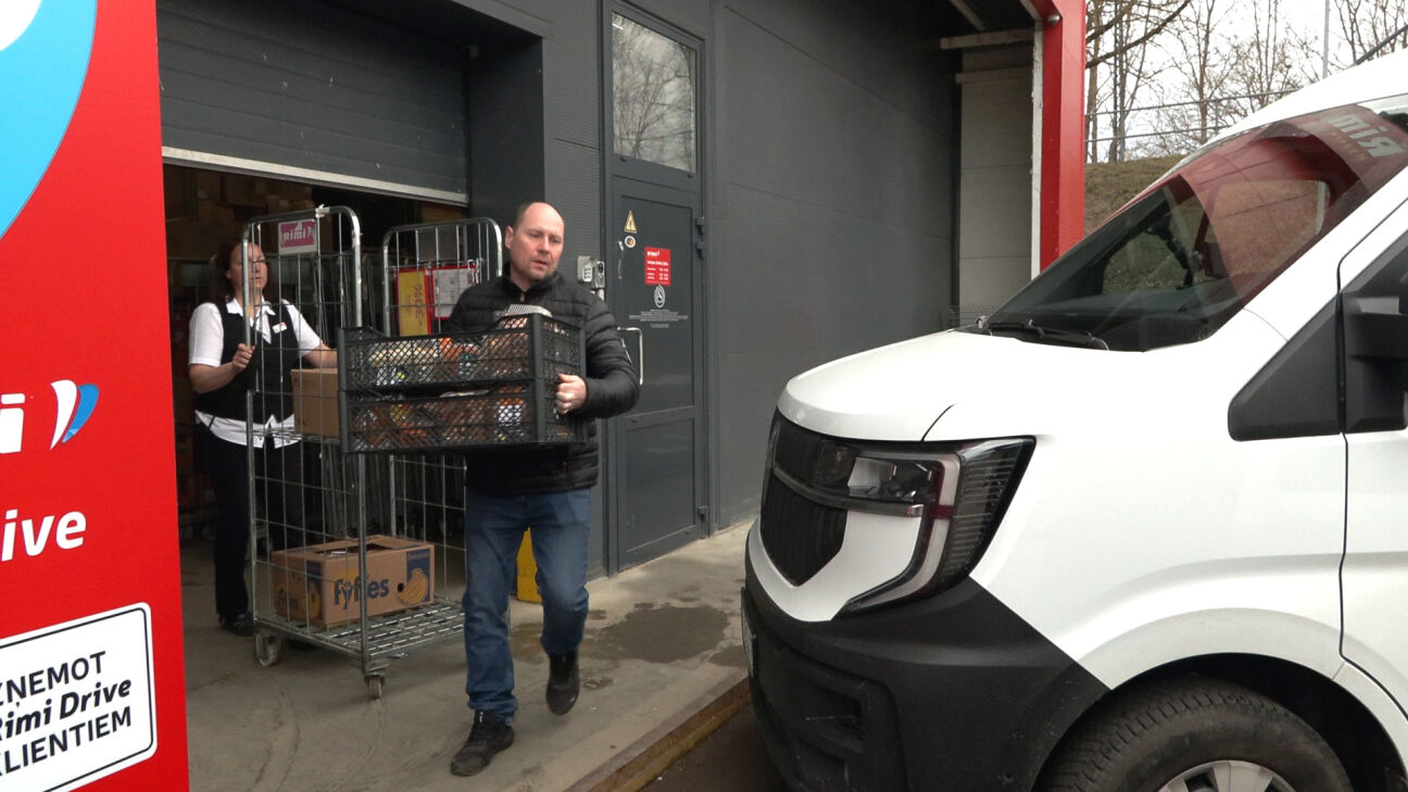 Ziedojot labdarībai, veikali mazina pārtikas atkritumu apjomu