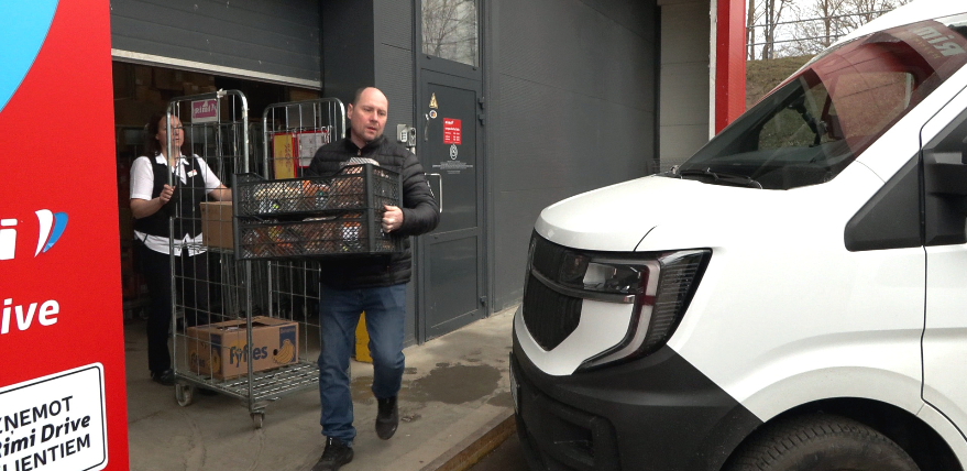 Ziedojot labdarībai, veikali mazina pārtikas atkritumu apjomu