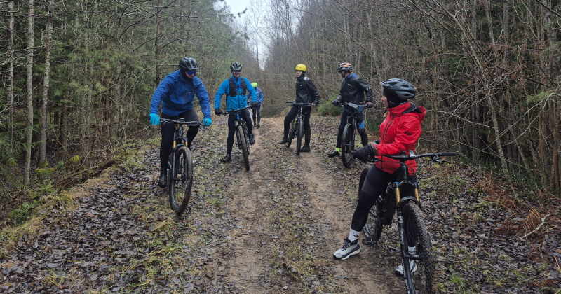 Jēkabpilie&scaron;i Lieldienu velobraucienā pārvar izaicinājumus