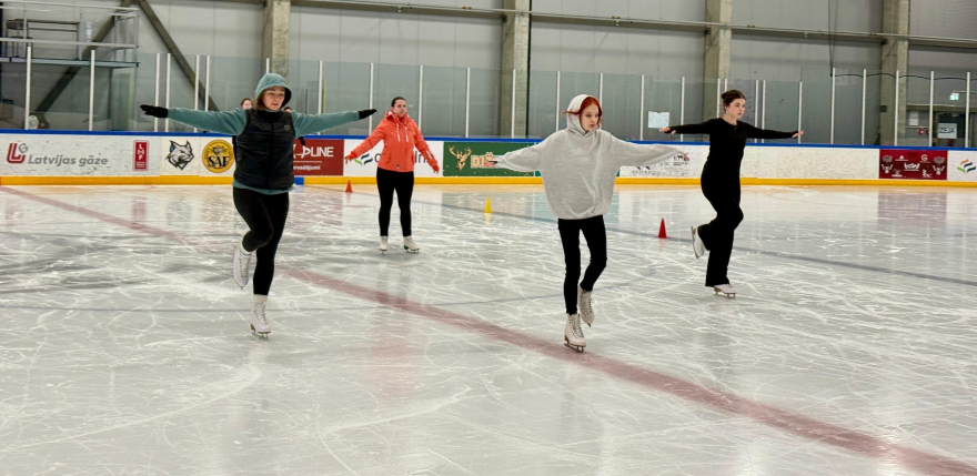 Pieaugu&scaron;ie jēkabpilie&scaron;i sporta hallē piepilda sen lolotus sapņus