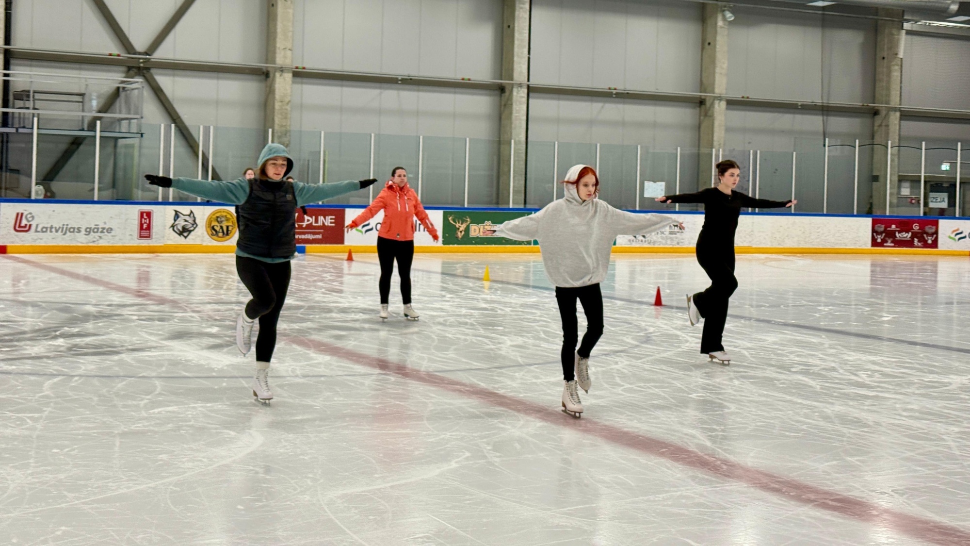 Pieaugu&scaron;ie jēkabpilie&scaron;i sporta hallē piepilda sen lolotus sapņus