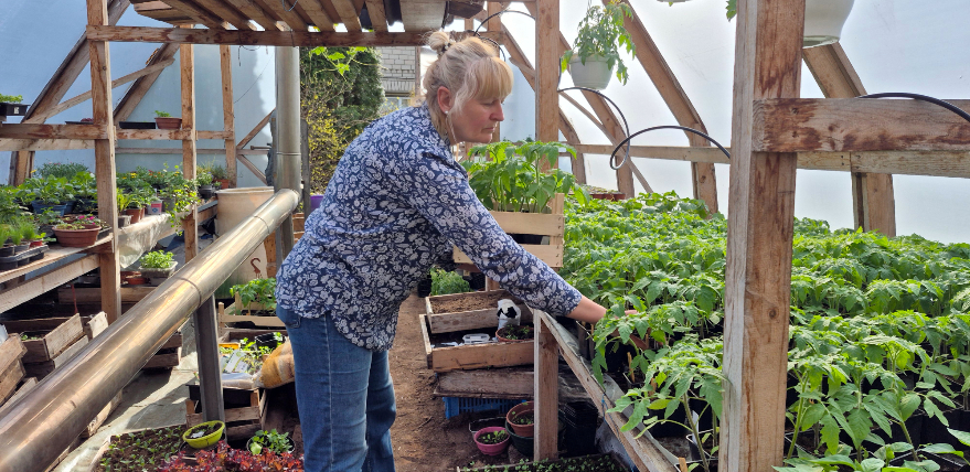 Kā saudzēt veselību dārza darbos &ndash; pieredzē dalās Rudīte no Salas