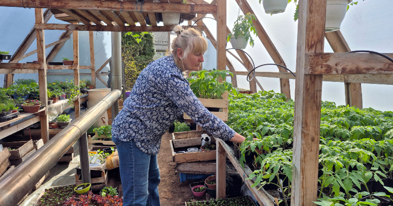 Kā saudzēt veselību dārza darbos &ndash; pieredzē dalās Rudīte no Salas