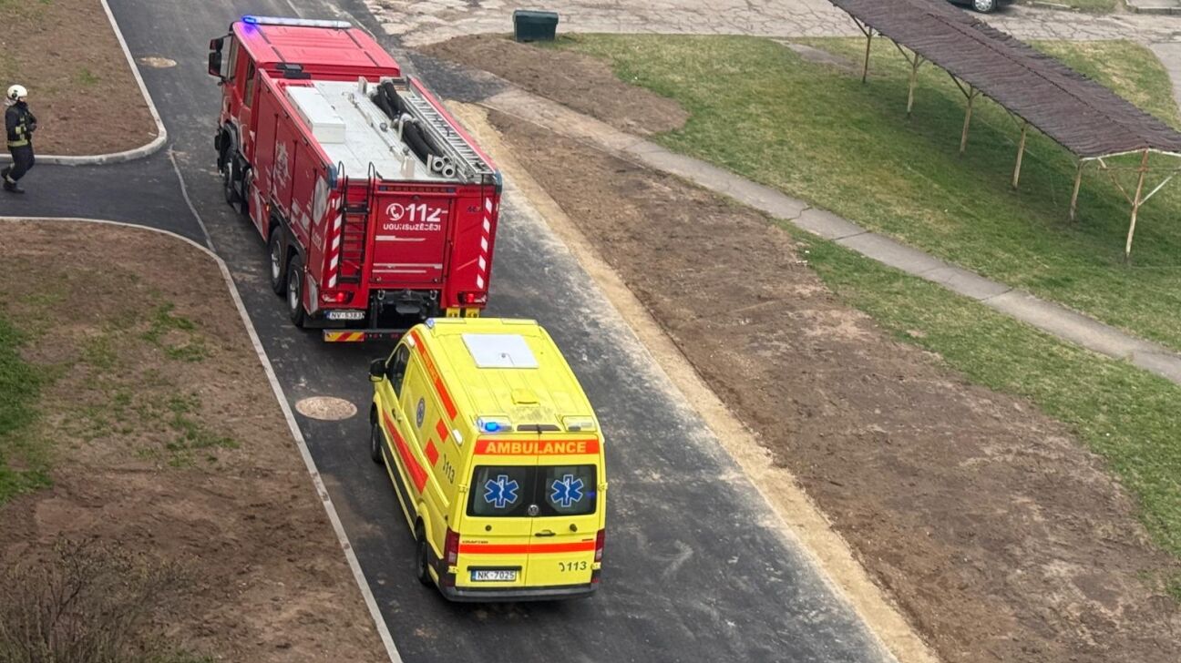 Novadā vairākās vietās deg kūla, Elkšņu pusē aizdegas dzīvojamā māja, bet Nameja ielā izsaukums izrādās maldinājums