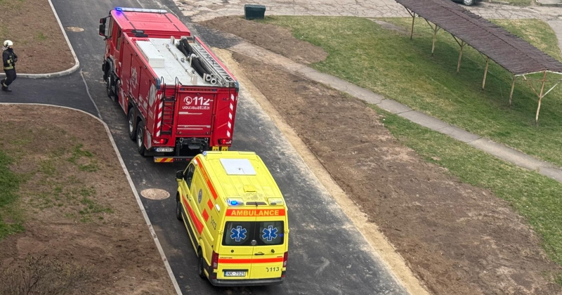 Novadā vairākās vietās deg kūla, Elk&scaron;ņu pusē aizdegas dzīvojamā māja, bet Nameja ielā izsaukums izrādās maldinājums