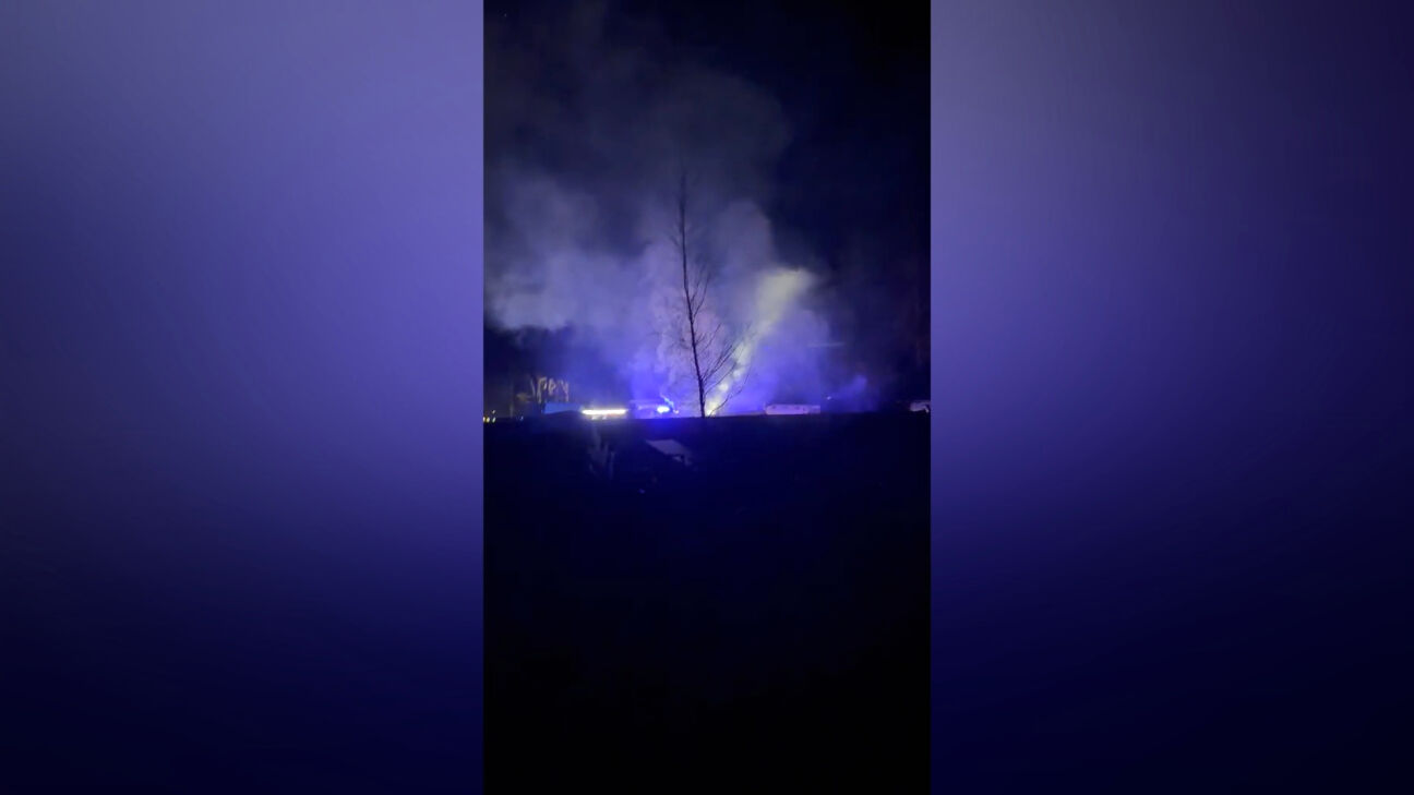 Jēkabpilī aizdegas mikroautobuss