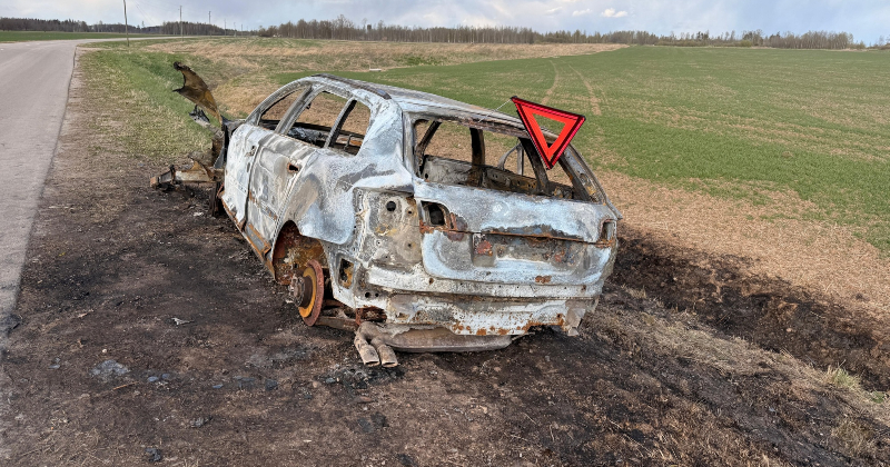 Piedūmojuma dēļ Jēkabpilī evakuēti pieci cilvēki, Krustpils pagastā nodeg auto
